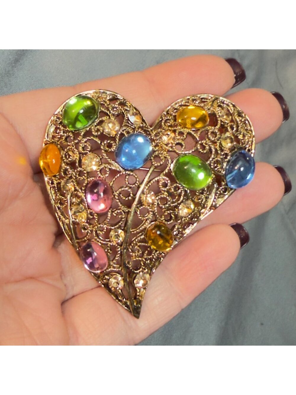 Heart Brooch Vintage Open Metalwork Gold Tone Glass Stones Filigree 2.4"